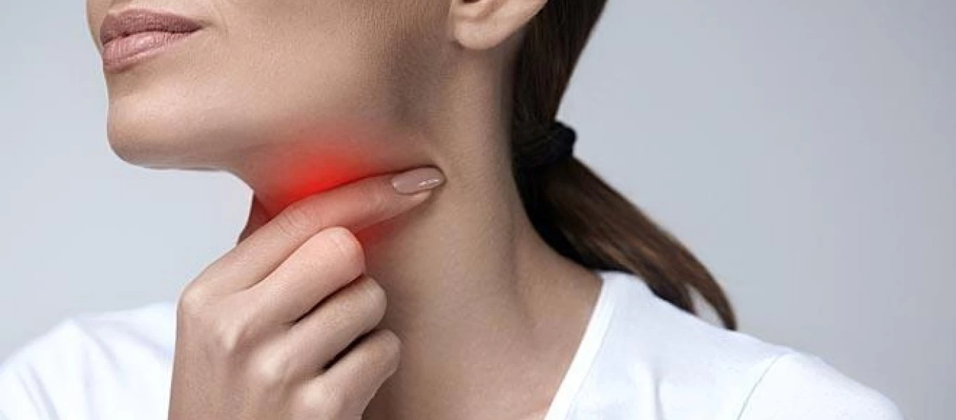 Tι πρέπει να πιούμε αν πονάει ο λαιμός μας;